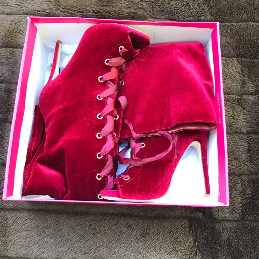 String-up Knee Heeled Boots - Picture 6 of 8